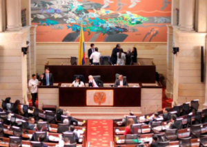 Las mayorías del Congreso pretenden socavar la autoridad ético-moral de la Comisión de Esclarecimiento de la Verdad, desprestigiar su informe final y poner en entredicho su legado